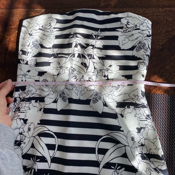 Express Strapless Dress - Picture 3 of 6